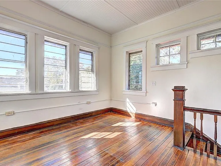 2733 Hillcrest Ave — Photo 40