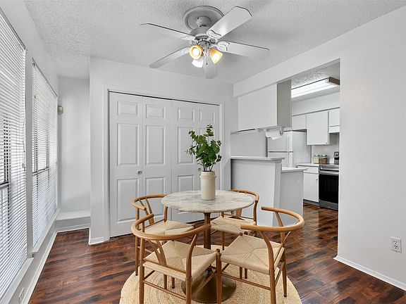 3rd image of 6910 Hart Ln APT 203