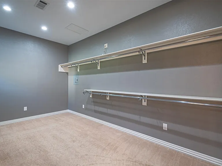 17615 Swansbury Dr — Photo 37