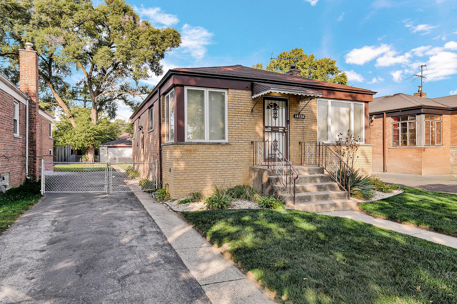 14534 Woodlawn Ave photo 1