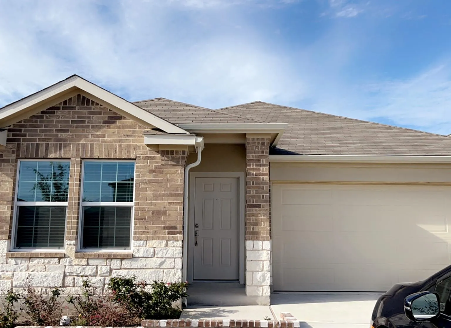 4 bed, 2060 sqft, $2,350 — Photo 1