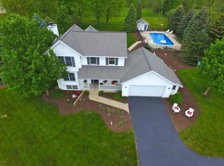 6441 Foxtail Meadows Dr NE, Rockford, MI 49341