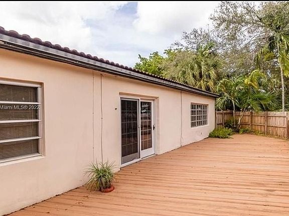 2nd image of 1000 SW 19th St #1000