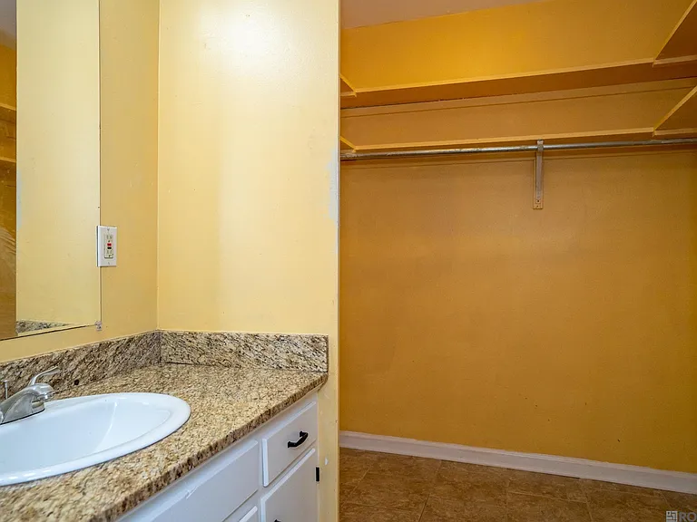 4630 Southpark Dr — Photo 17