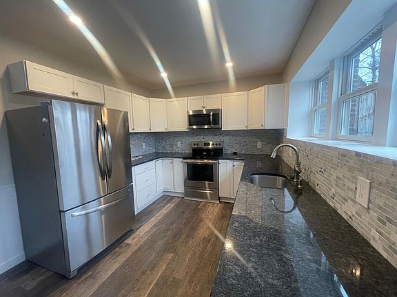 3rd image of 875 Park Ave