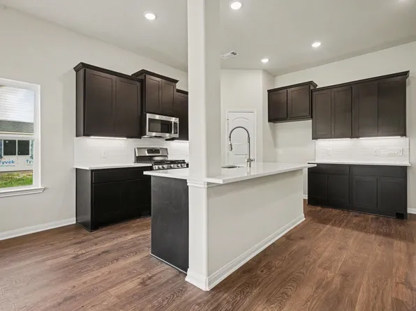 12 Cattle Dr, Bay City, TX 77414