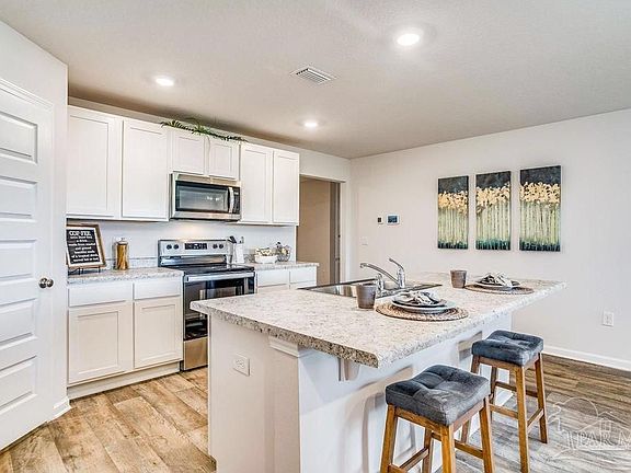 4th image of 909 Lovebird Ct