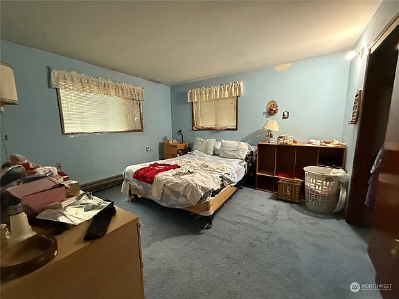 5th image of 3910 NE 41st Street