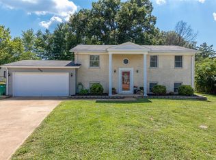 1298 Walnut Trail Ct, Fenton, MO 63026