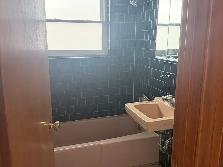 1122 Main St #D — Photo 5