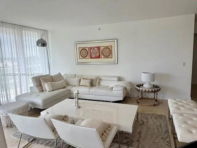 Oceania V Condo — Photo 4