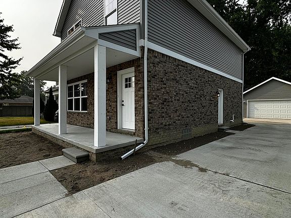 5th image of 22319 Ridgeway St