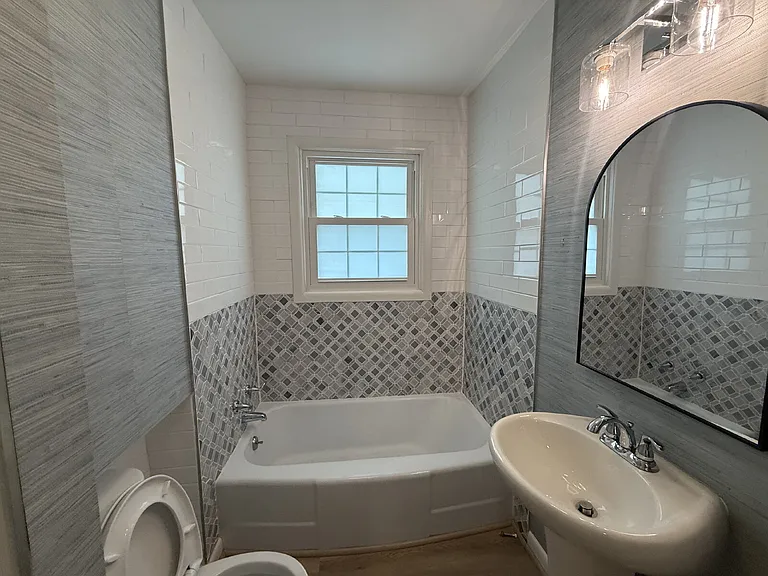 2404 Francis St — Photo 14