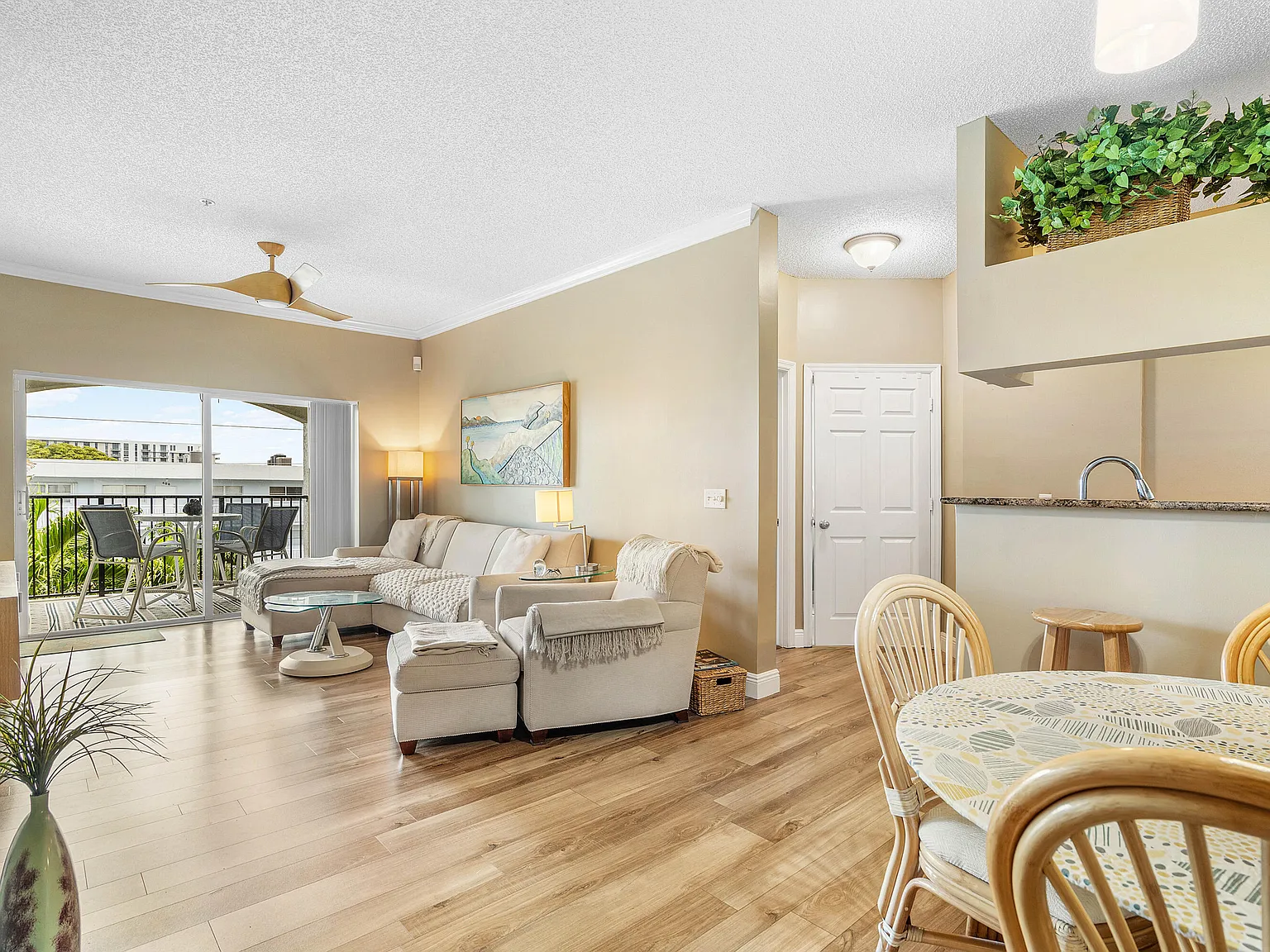 2 bed, 2.0 bath, 1030 sqft, $5,500 — Photo 3