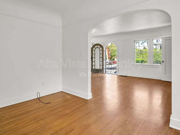 301 Brookes Ave — Photo 7