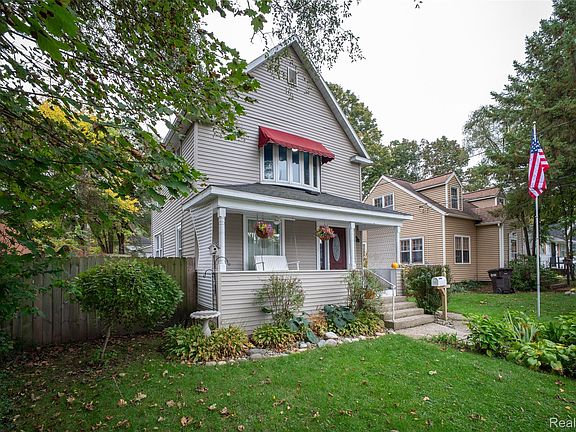 3rd image of 1118 E Alcott St