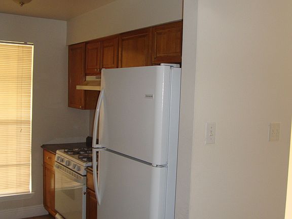 3rd image of 10900 Roger Dr APT B