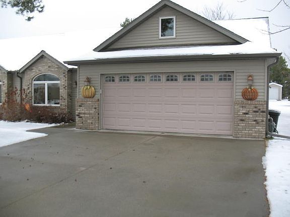 2nd image of 748 Lake Forest Cir