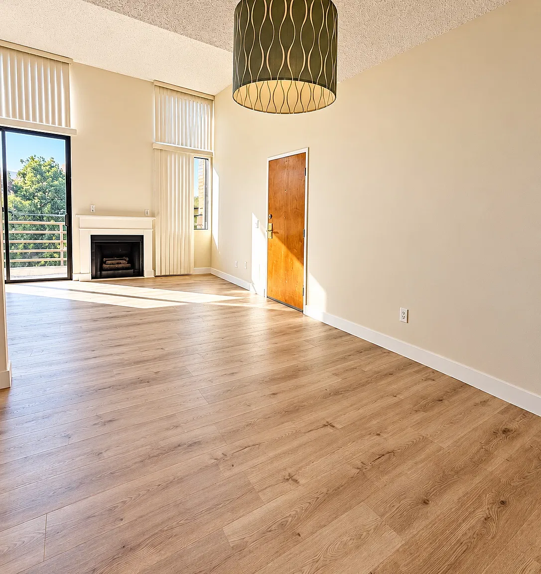 15045 Dickens St — Photo 3