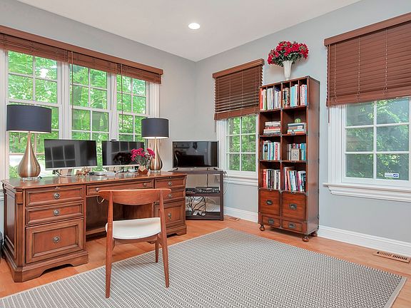 4th image of 50 Highland Ave
