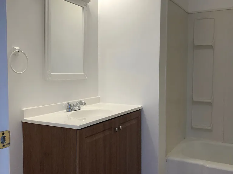 Updated 2 Bed / 1 Bath w/ Large, Flexible Floor Plan — Photo 28