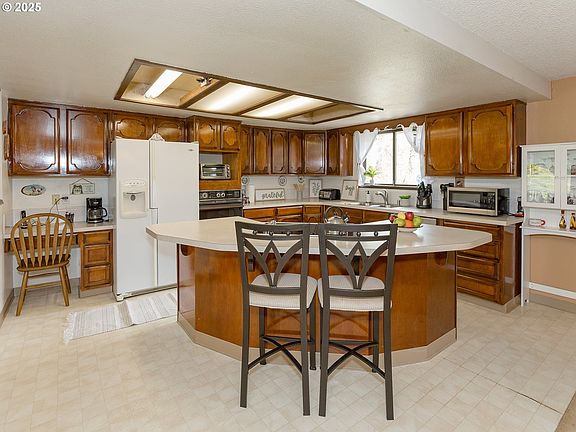 5th image of 33113 SE 27th St