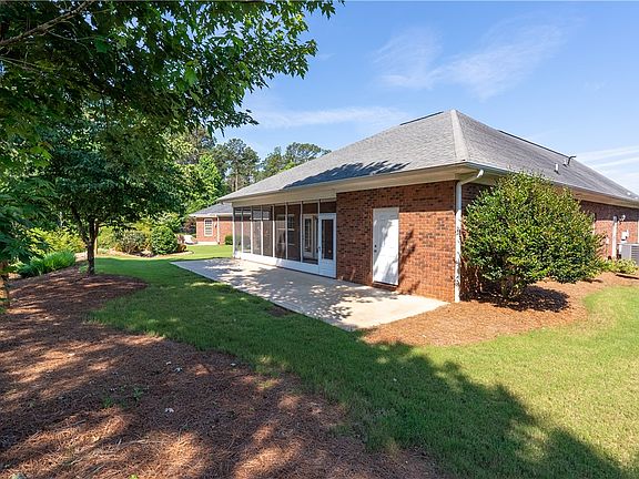 3rd image of 703 Nottingham Ct