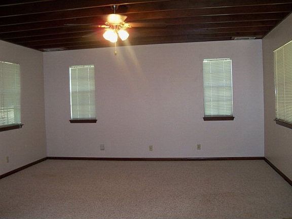3rd image of 209 Sunday Cir