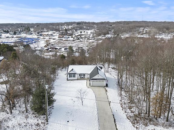 3rd image of 638 Grand Valley Dr