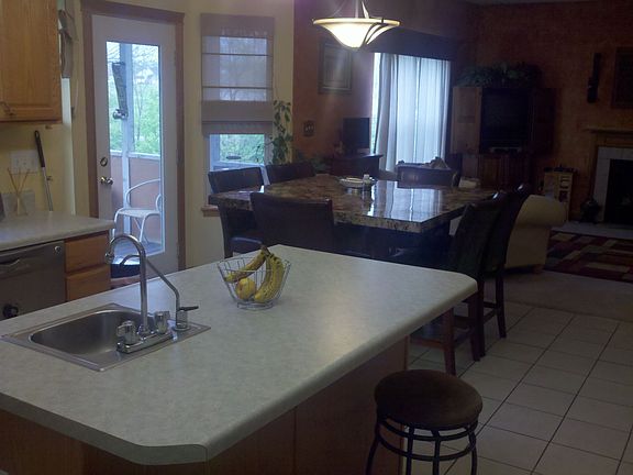 Kitchen & Breakfast Nook