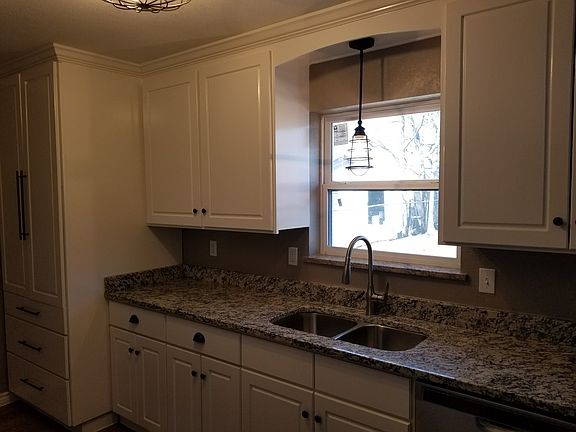 5th image of 1708 Woodhaven Dr