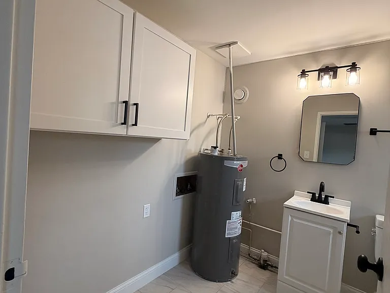 Bathroom with Washer/Dryer hookup