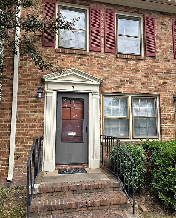 2 bed, 1.5 bath, 975 sqft, $1,595 — Photo 1