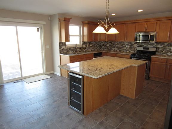 5th image of 2272 Queensbridge Dr