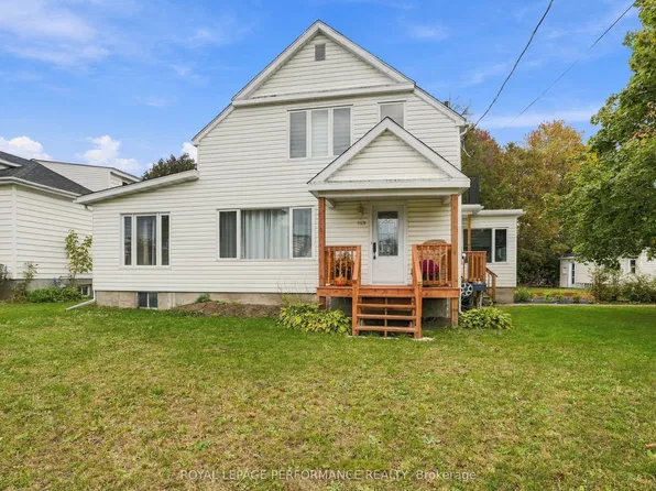 523 Gascon St, Hawkesbury, ON K6A 1M4