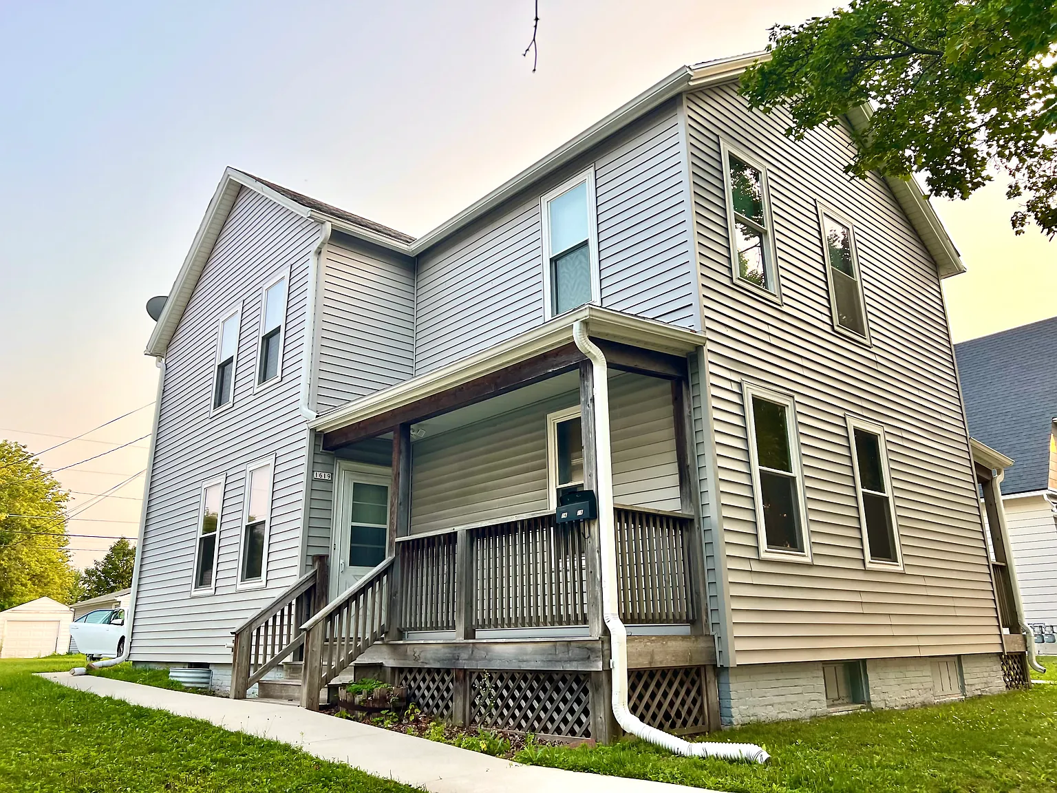 2 bed, 900 sqft, $1,300 — Photo 1