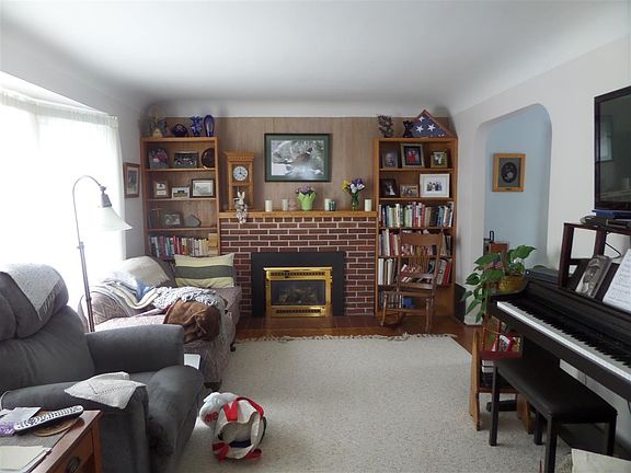 5th image of 324 N Main St