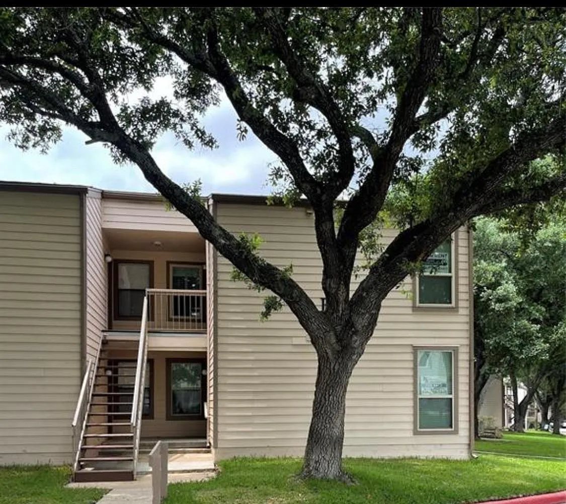 1 bed, 1.0 bath, 926 sqft, $1,100 — Photo 2