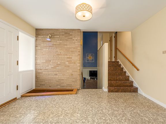 3rd image of 8645 Parkview Ave