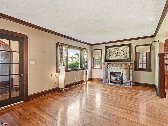 4th image of 17513 Laverne Ave