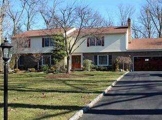 31 Oak Grove Ln, Edison, NJ 08820