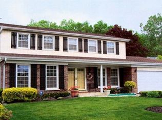 1648 Robin Ln, Glenview, IL 60025