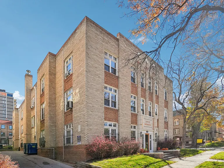 1000 N Sherman St — Photo 2