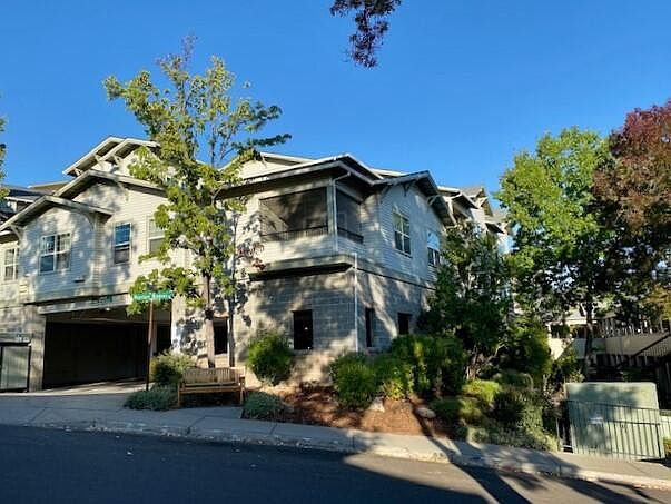 1st image of 924 Mountain Meadows Cir