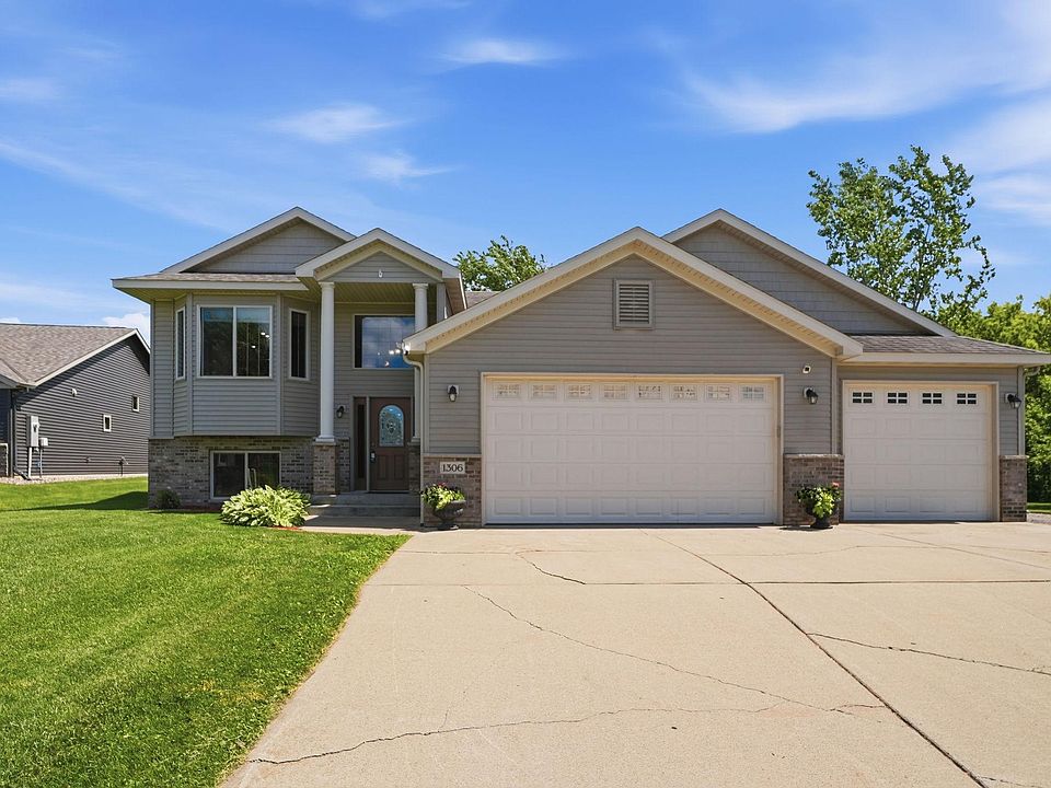 1st image of 1306 Iris Ln NE