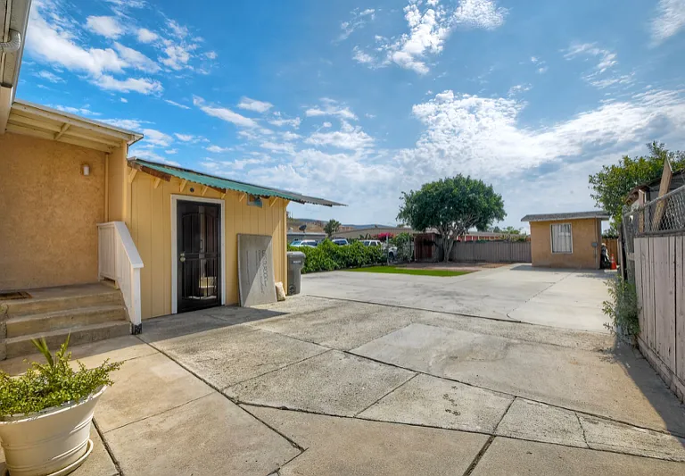 122 Johnston Ln — Photo 13