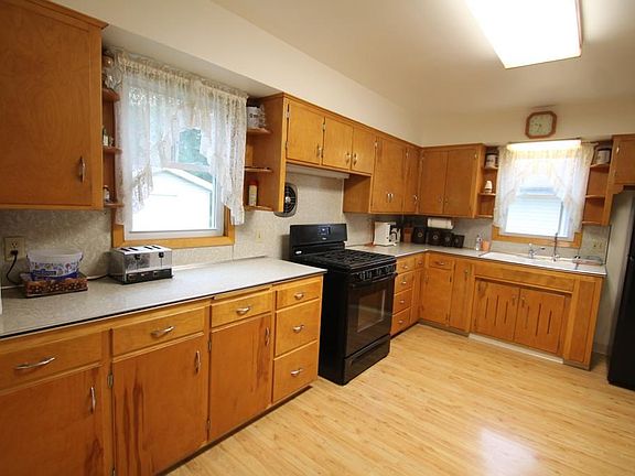 4th image of 564 Glendale St