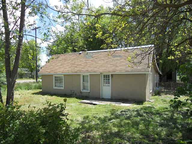 1st image of 935 E 7th St