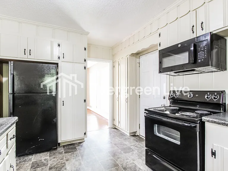 12 Fairway Dr — Photo 5