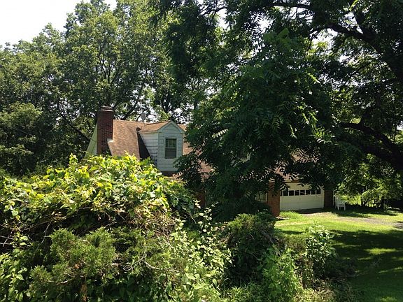 3rd image of 132 Hillcrest Dr